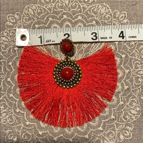 BIG Red half circle fringe tassel pierced earrings - Picture 4 of 5